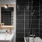 Apartment Skylark - Toronto Penthouse With Jacuzzi & Mountain View