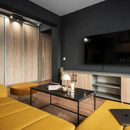 Skylark - Toronto Penthouse With Jacuzzi & Mountain View * Braşov