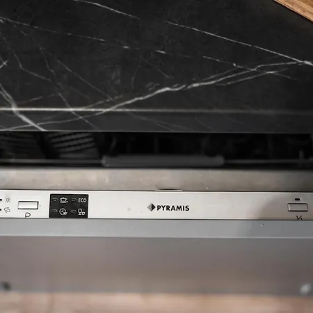 Skylark - Toronto Penthouse With Jacuzzi & Mountain View