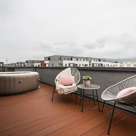 Appartement Skylark - Toronto Penthouse With Jacuzzi & Mountain View