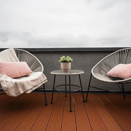 Skylark - Toronto Penthouse With Jacuzzi & Mountain View Braşov