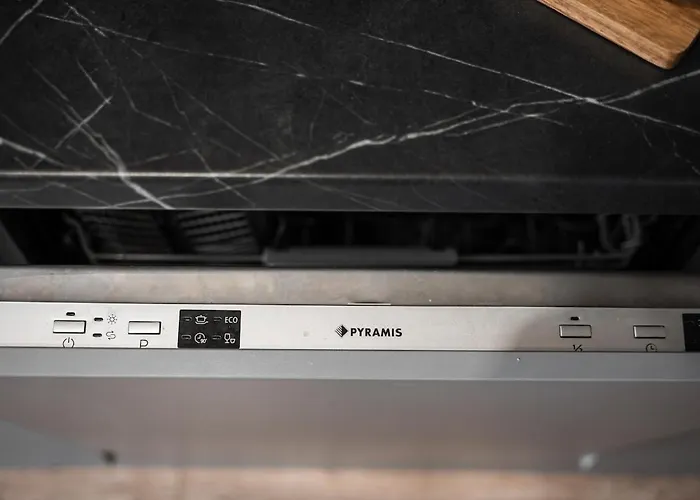 Skylark - Toronto Penthouse With Jacuzzi & Mountain View