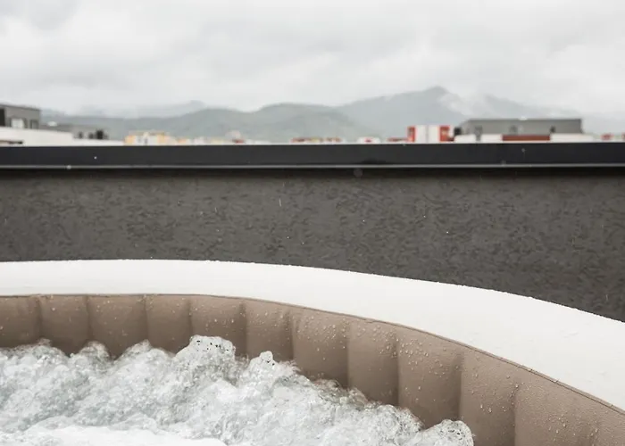 Διαμέρισμα Skylark - Toronto Penthouse With Jacuzzi & Mountain View Μπρασόβ