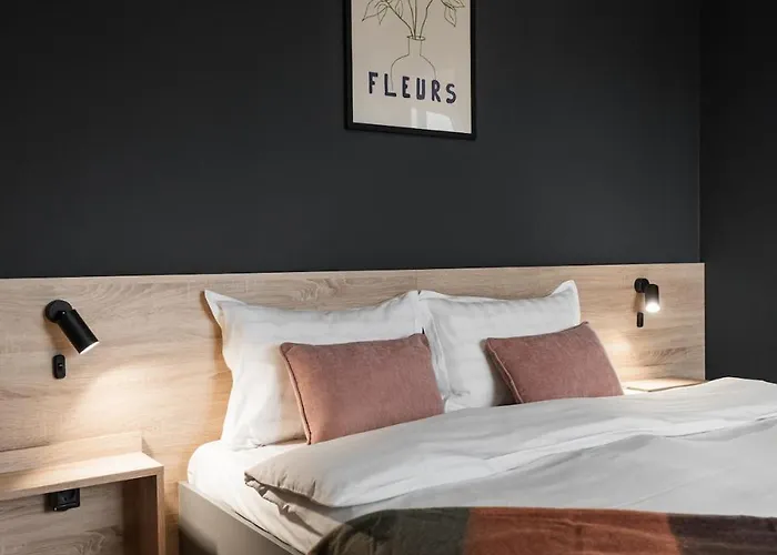 Skylark - Toronto Penthouse With Jacuzzi & Mountain View Διαμέρισμα Μπρασόβ