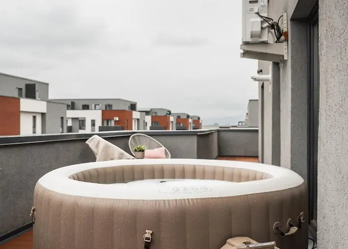 Διαμέρισμα Skylark - Toronto Penthouse With Jacuzzi & Mountain View Μπρασόβ