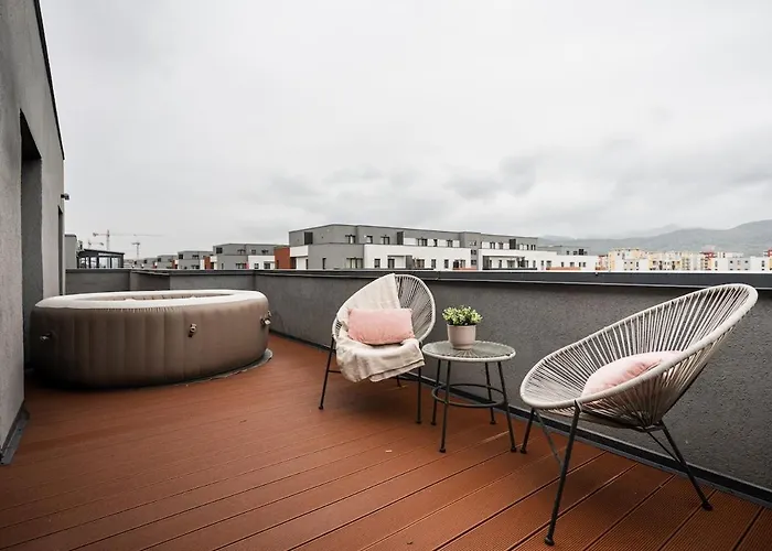 Διαμέρισμα Skylark - Toronto Penthouse With Jacuzzi & Mountain View