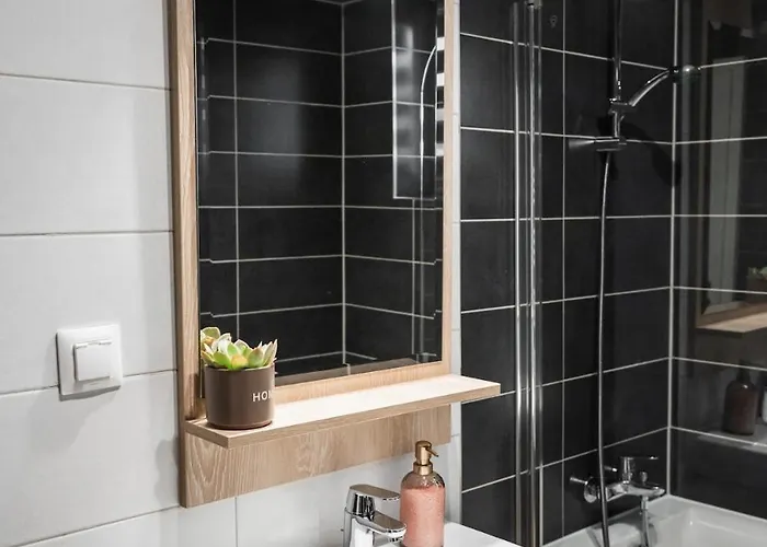 Skylark - Toronto Penthouse With Jacuzzi & Mountain View Μπρασόβ