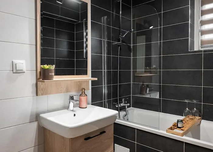 Skylark - Toronto Penthouse With Jacuzzi & Mountain View Μπρασόβ