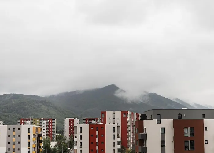 Skylark - Toronto Penthouse With Jacuzzi & Mountain View Μπρασόβ