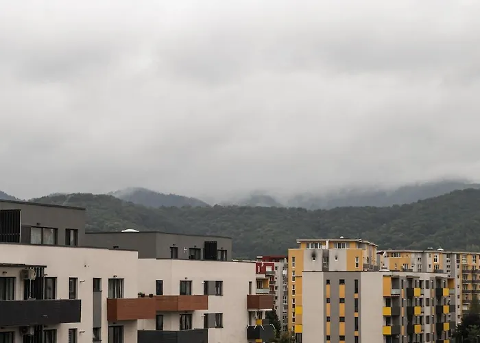 Skylark - Toronto Penthouse With Jacuzzi & Mountain View Μπρασόβ