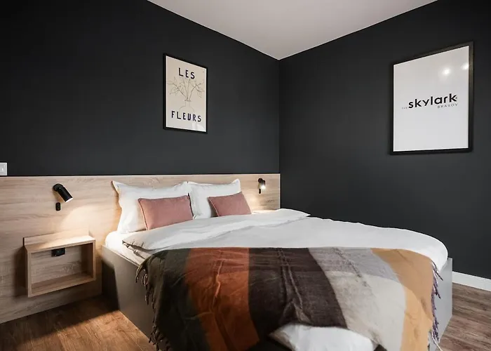 Skylark - Toronto Penthouse With Jacuzzi & Mountain View