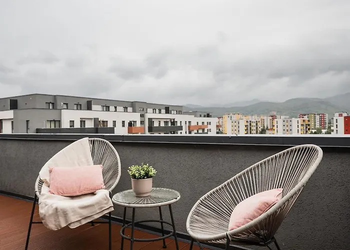 Skylark - Toronto Penthouse With Jacuzzi & Mountain View Μπρασόβ