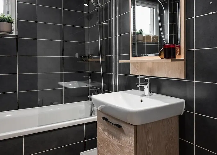 Skylark - Toronto Penthouse With Jacuzzi & Mountain View Μπρασόβ